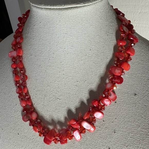 Double strand red shell and faceted bead necklace - Picture 4 of 7